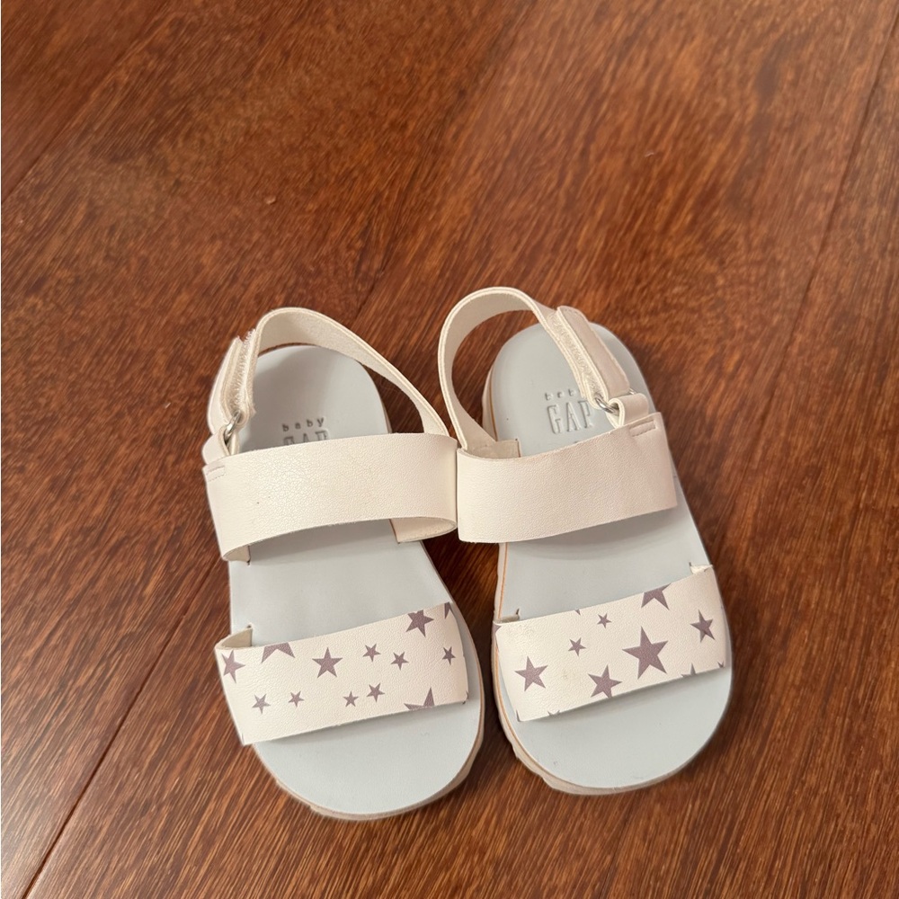 Toddler Gap White Star sandals sizer 5